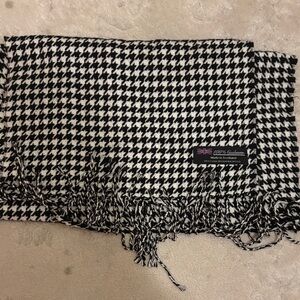 100% cashmere Black and White Houndstooth Scarf